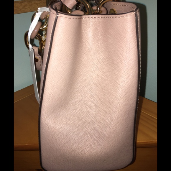 ⭐️HOST PICK⭐️ NWT 💯% Authentic Michael Kors medium Cynthia satchel - Picture 15 of 15